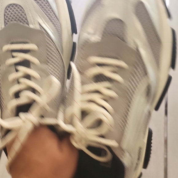 Steve Madden Stylish Metallic and Beige Sneakers - Picture 8 of 10